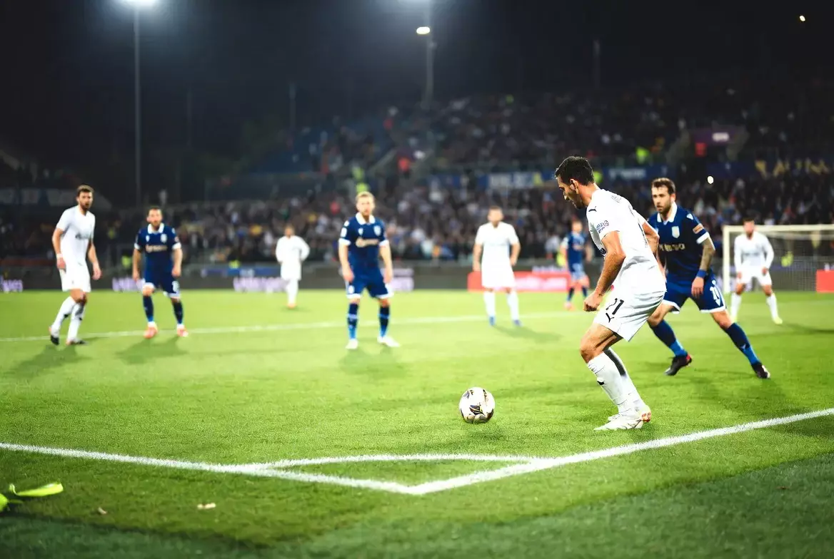 Calcio d'angolo durante una partita di Serie A